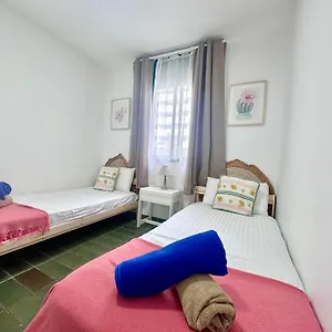 2the Location - Americas & Parking Apartment